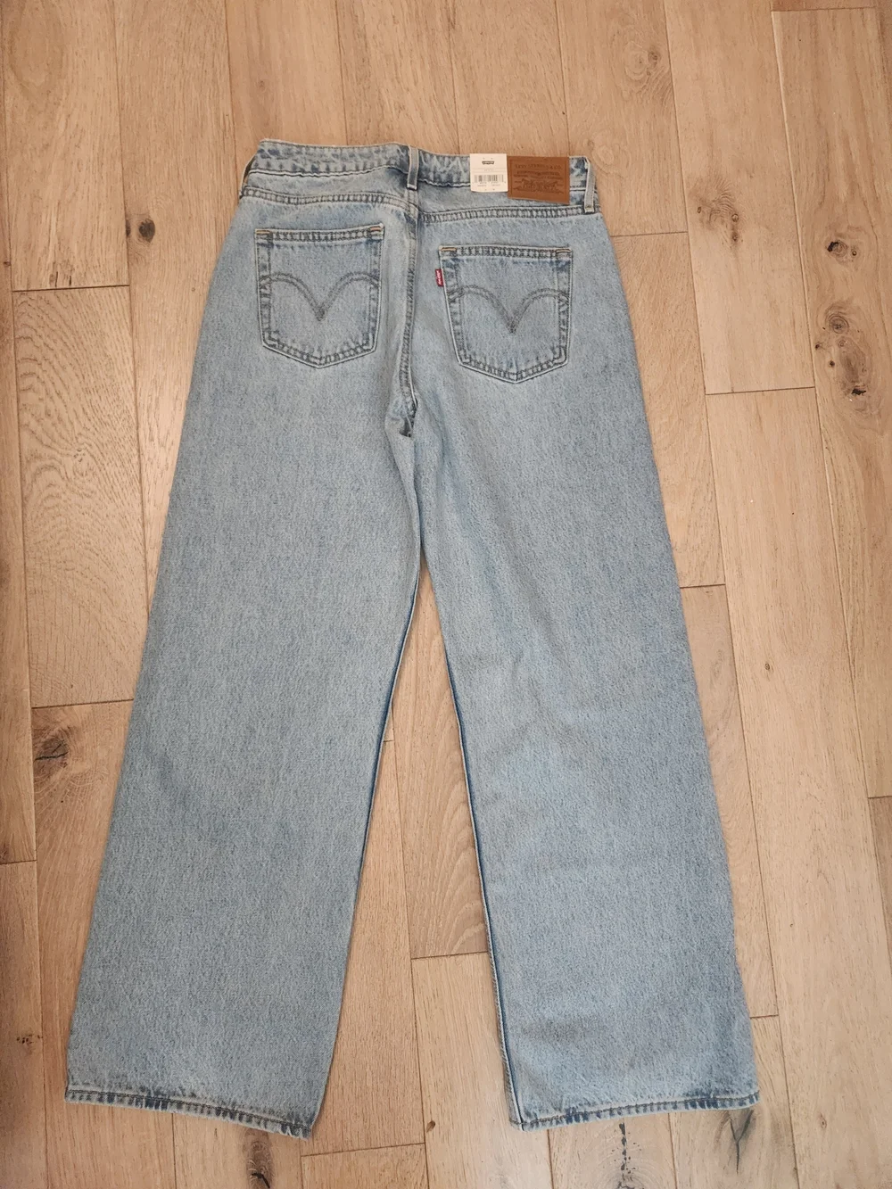 Levi's Low And Loose Jeans - Picture 3 of 5
